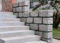 realizace schodiště z kamene